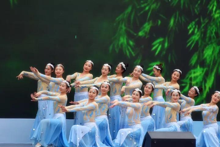 ���ɸ�����ʽ��ͨ����Ԫ��ȫ�����οͷ���ʢ������